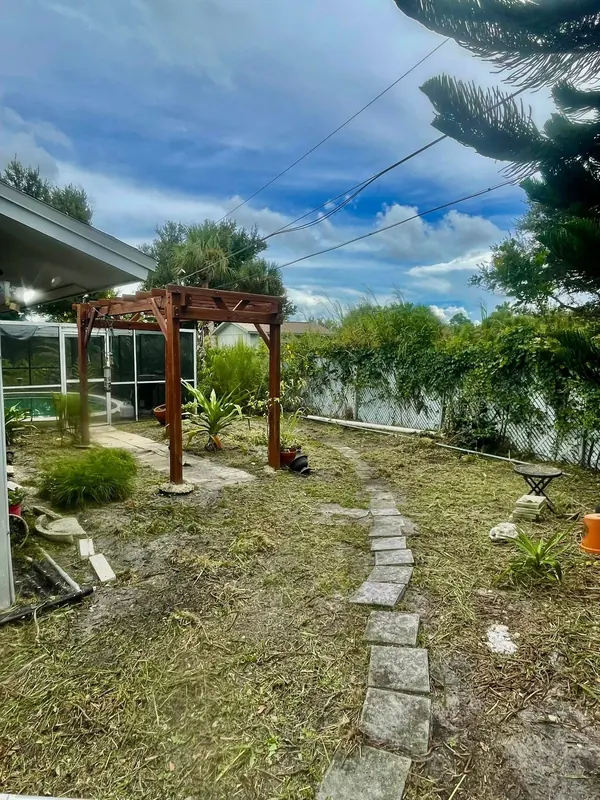 Same side yard cleaned up with the stone path and pergola clear