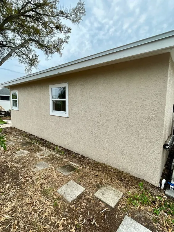 Same stucco wall clean after soft washing
